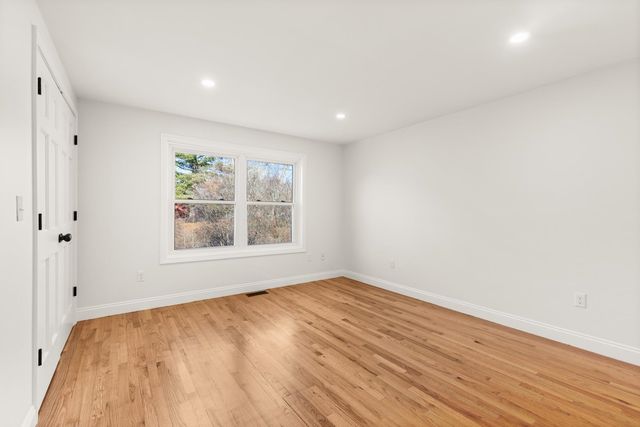 26 Moffat Street, Portsmouth, NH 03801