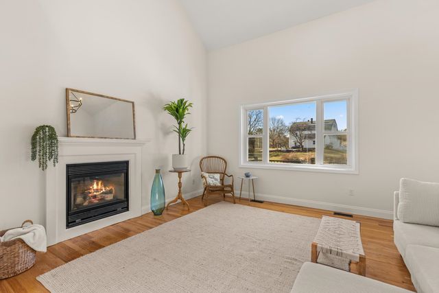 26 Moffat Street, Portsmouth, NH 03801