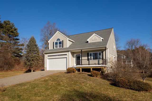 26 Moffat Street, Portsmouth, NH 03801