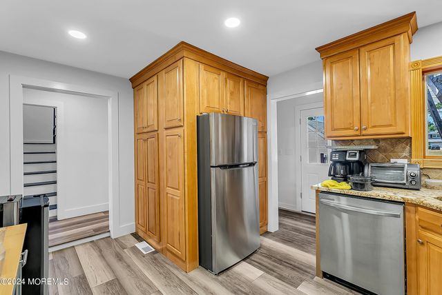 295 Jerome Avenue, Oakhurst, NJ 07755