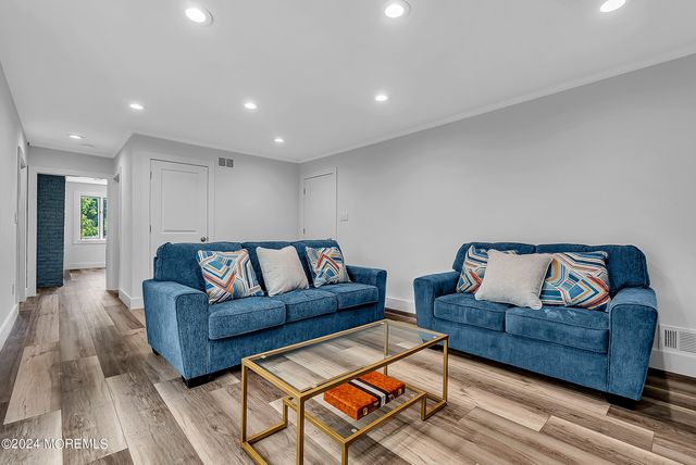 295 Jerome Avenue, Oakhurst, NJ 07755