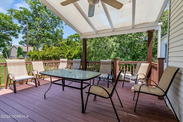 295 Jerome Avenue, Oakhurst, NJ 07755