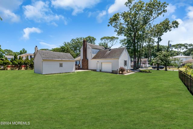 295 Jerome Avenue, Oakhurst, NJ 07755