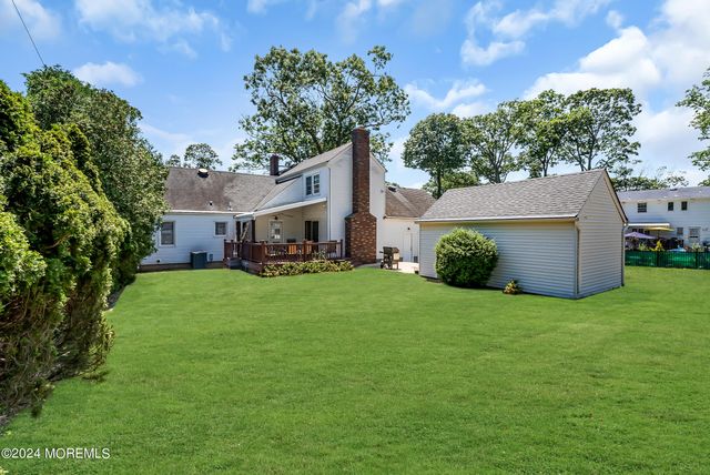 295 Jerome Avenue, Oakhurst, NJ 07755