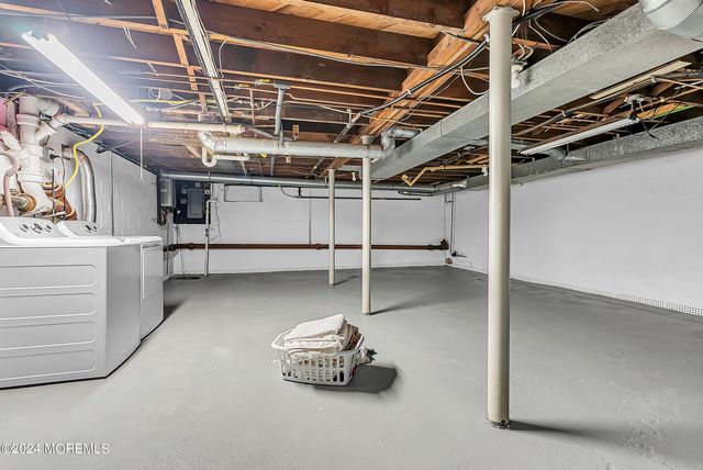 295 Jerome Avenue, Oakhurst, NJ 07755