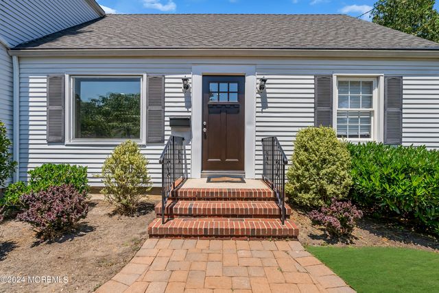 295 Jerome Avenue, Oakhurst, NJ 07755