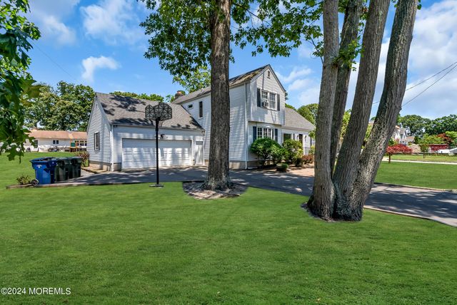 295 Jerome Avenue, Oakhurst, NJ 07755