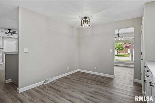 2320 LINDBERGH Boulevard, Springfield, IL 62704