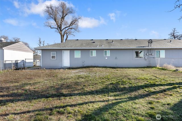 1316 Pershing Road, Moses Lake, WA 98837