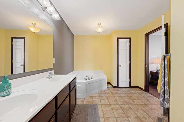 6225 Maclynn Avenue NE, Otsego, MN 55301