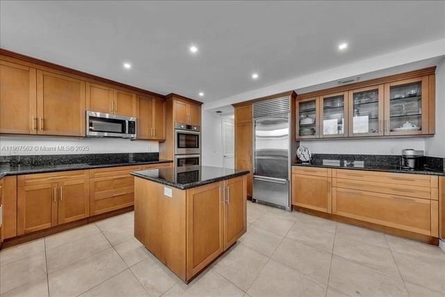 9801 Collins Ave 14Y, Bal Harbour, FL 33154