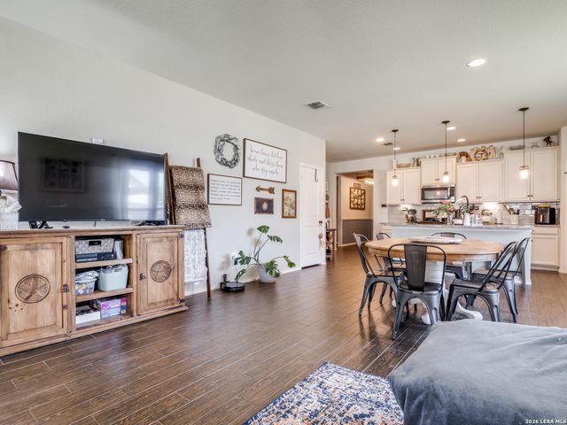 6623 Bowie, Schertz, TX 78108