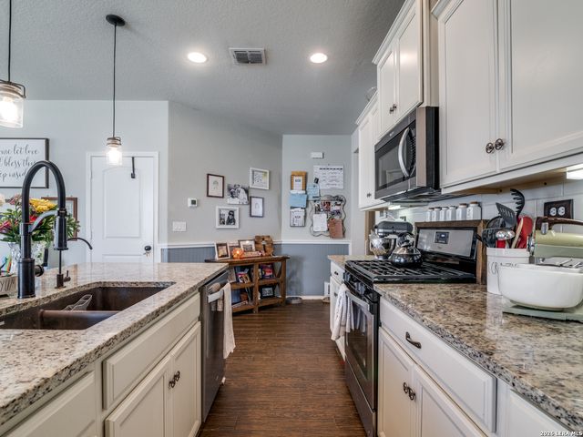 6623 Bowie, Schertz, TX 78108