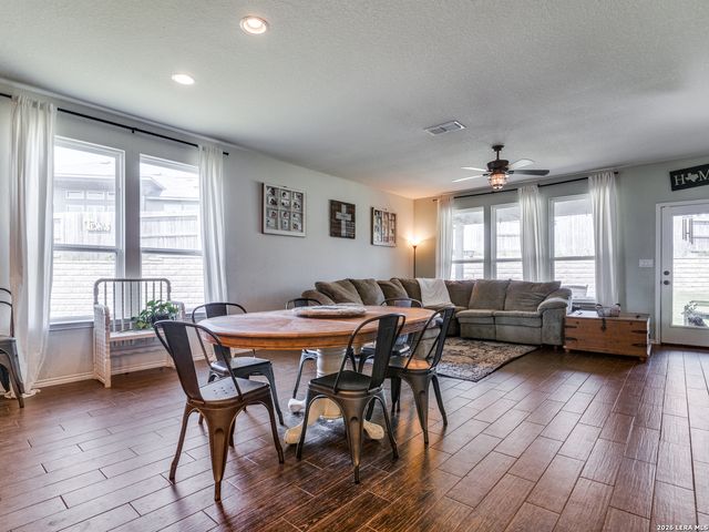 6623 Bowie, Schertz, TX 78108