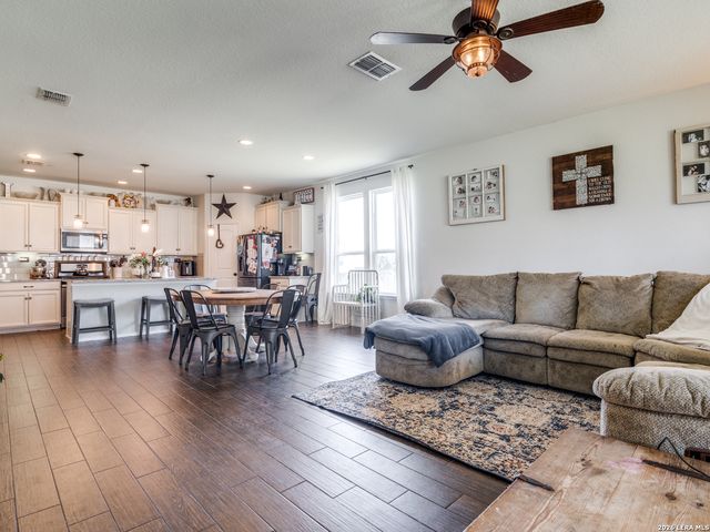 6623 Bowie, Schertz, TX 78108