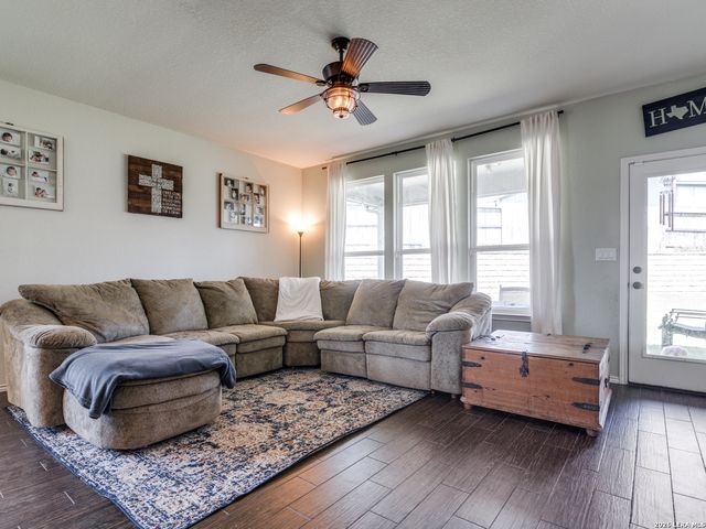 6623 Bowie, Schertz, TX 78108