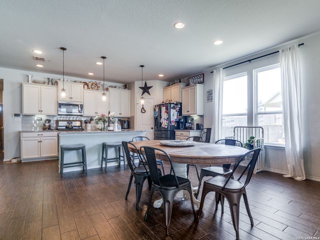 6623 Bowie, Schertz, TX 78108