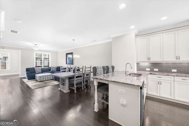 1097 Township Square, Alpharetta, GA 30022