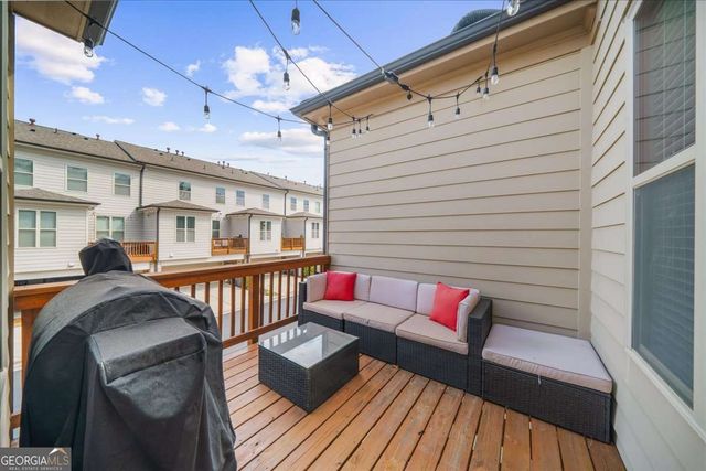 1097 Township Square, Alpharetta, GA 30022
