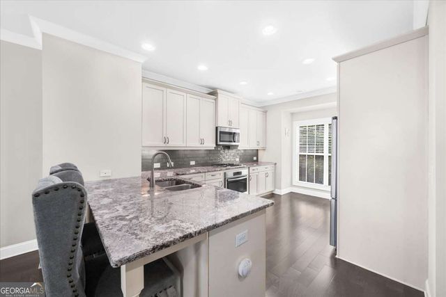 1097 Township Square, Alpharetta, GA 30022