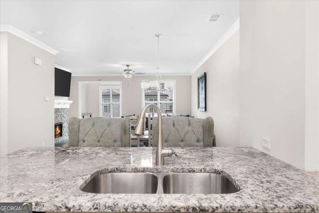 1097 Township Square, Alpharetta, GA 30022