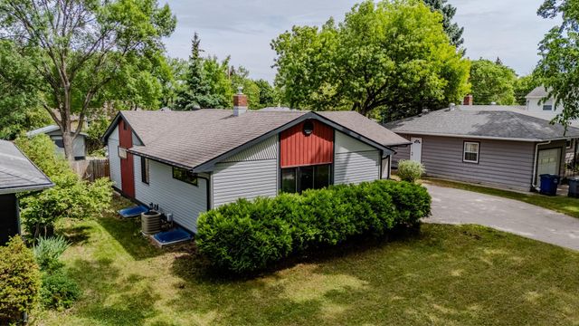 1328 18th Avenue S, Moorhead, MN 56560