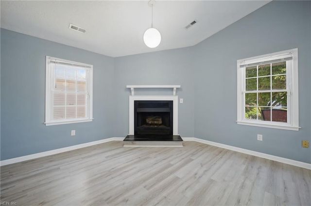 48 Sandy Lake DR, Hampton, VA 23666