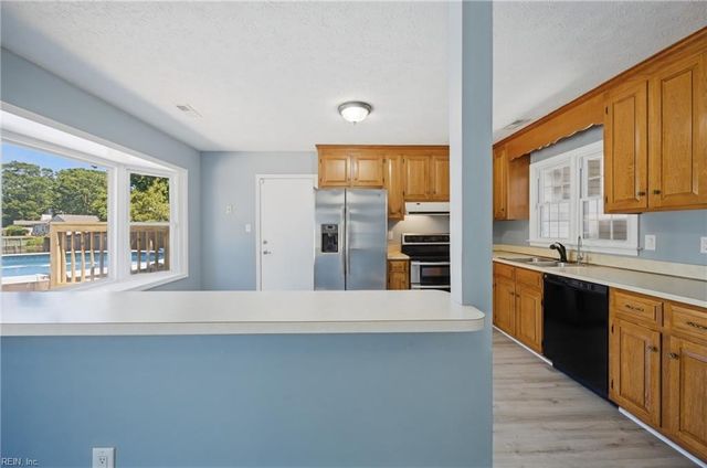 48 Sandy Lake DR, Hampton, VA 23666