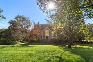 10 Blue Cliff Dr, Clinton Twp., NJ 08833