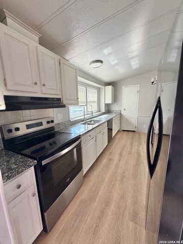 112 N WAGON WHEEL DR, Boerne, TX 78015