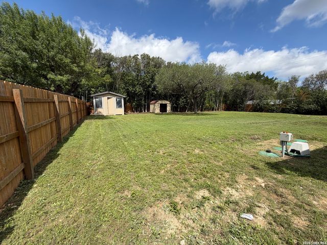 112 N WAGON WHEEL DR, Boerne, TX 78015