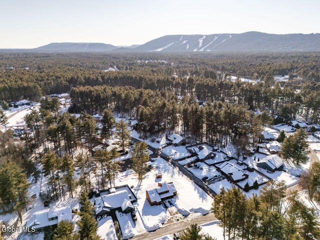 43 Elizabeth Lane, Queensbury, NY 12804