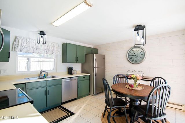 43 Elizabeth Lane, Queensbury, NY 12804