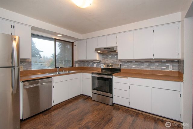 1624 W 8th Street, Port Angeles, WA 98363