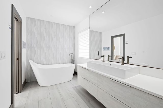 2711 Mayan Dr, Fort Lauderdale, FL 33316