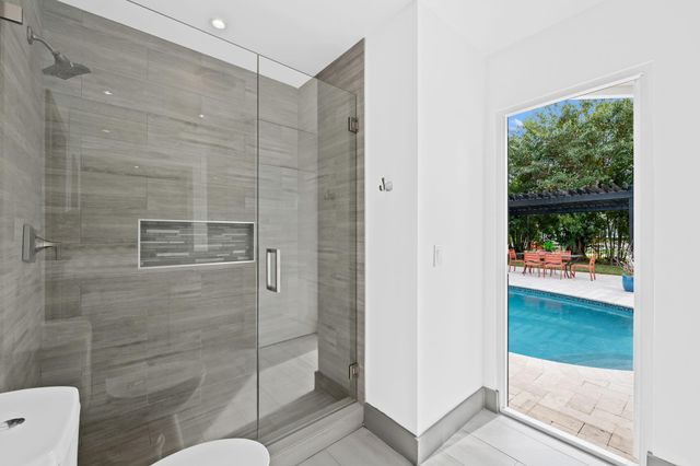 2711 Mayan Dr, Fort Lauderdale, FL 33316