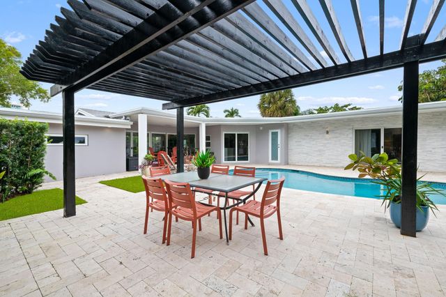 2711 Mayan Dr, Fort Lauderdale, FL 33316