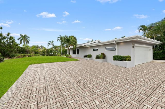 2711 Mayan Dr, Fort Lauderdale, FL 33316