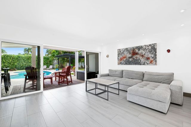 2711 Mayan Dr, Fort Lauderdale, FL 33316