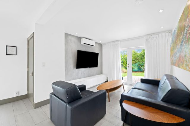 2711 Mayan Dr, Fort Lauderdale, FL 33316