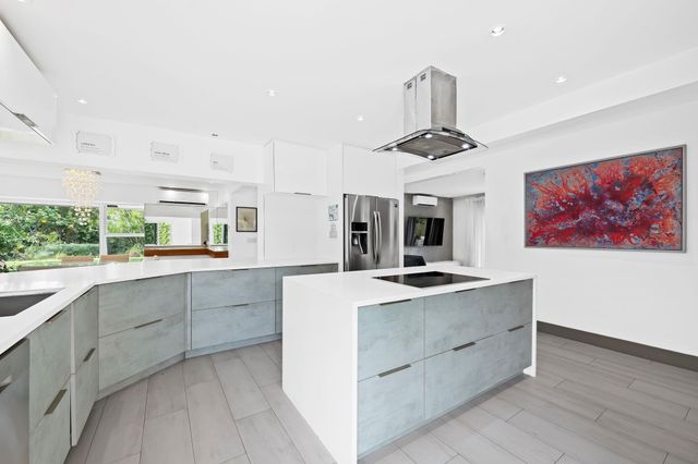 2711 Mayan Dr, Fort Lauderdale, FL 33316