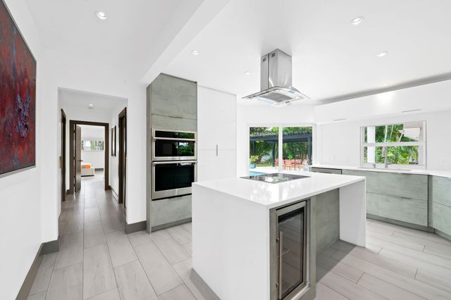 2711 Mayan Dr, Fort Lauderdale, FL 33316