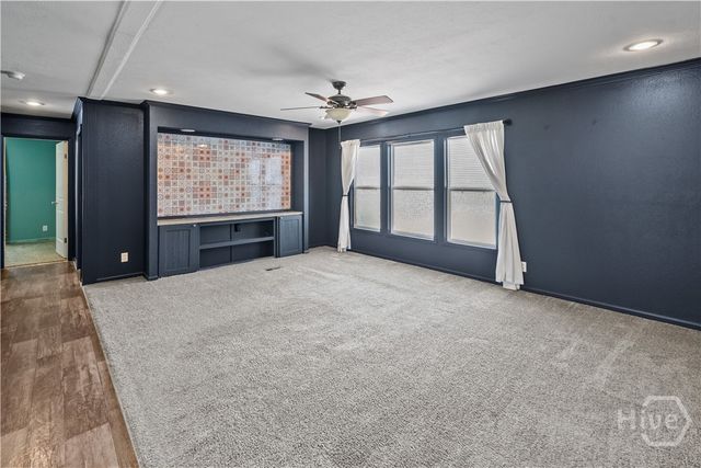 227 River Oak Dr, Bloomingdale, GA 31302