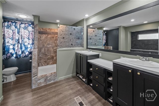 227 River Oak Dr, Bloomingdale, GA 31302
