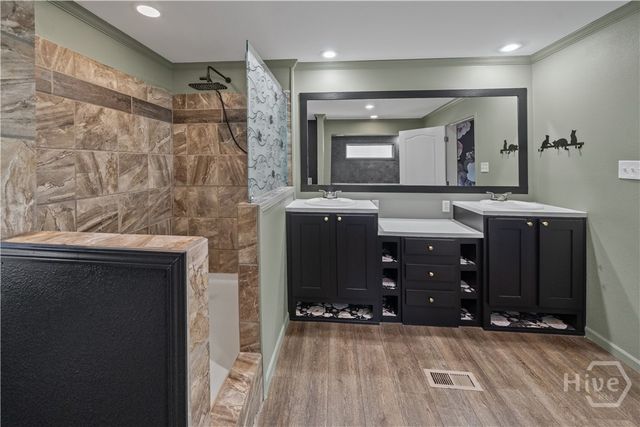 227 River Oak Dr, Bloomingdale, GA 31302