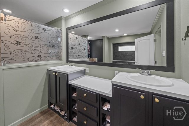 227 River Oak Dr, Bloomingdale, GA 31302