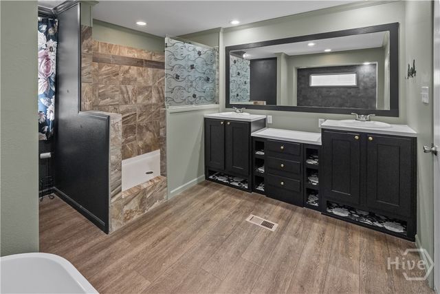 227 River Oak Dr, Bloomingdale, GA 31302