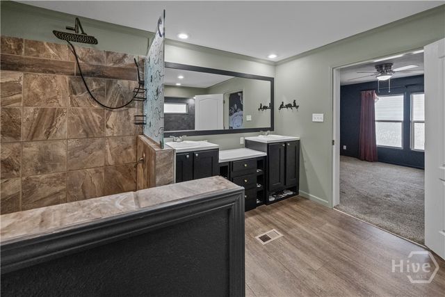 227 River Oak Dr, Bloomingdale, GA 31302