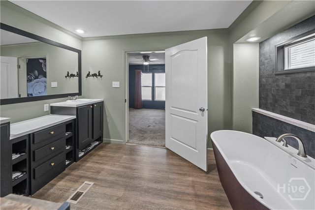 227 River Oak Dr, Bloomingdale, GA 31302