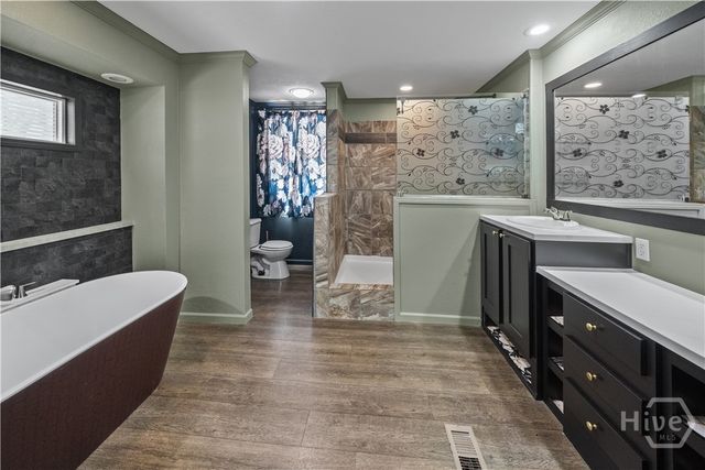 227 River Oak Dr, Bloomingdale, GA 31302